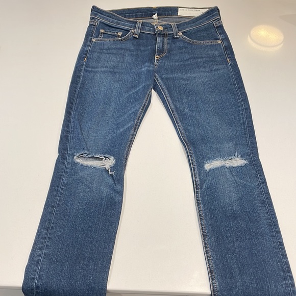 Rag & Bone skinny jeans with rips in the knees in a light medium wash. - Picture 5 of 7